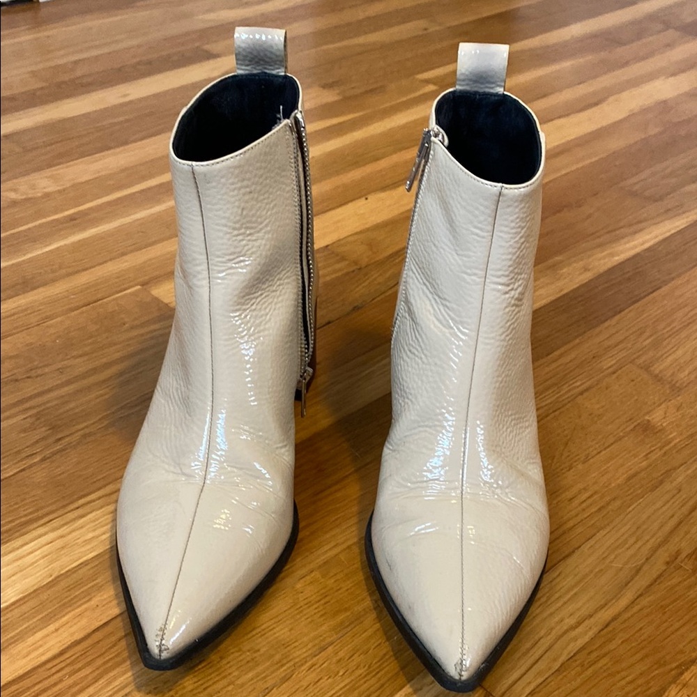 Everlane Boss Boot in Cream Patent Leather, W 7.5